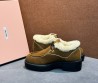 Женские замшевые ботинки Miu Miu коричневые на меху 2025