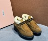 Женские замшевые ботинки Miu Miu коричневые на меху 2025