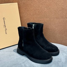 Женские замшевые ботинки Gianvito Rossi черные на меху 2025