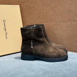 Женские замшевые ботинки Gianvito Rossi коричневые на меху 2025