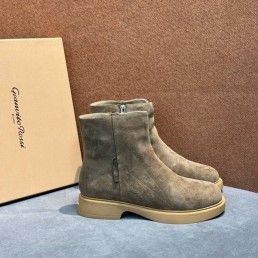 Женские замшевые ботинки Gianvito Rossi бежевые на меху 2025