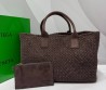 Женская замшевая сумка Bottega Veneta коричневая 40х26х17 2025