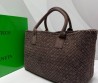 Женская замшевая сумка Bottega Veneta коричневая 40х26х17 2025