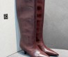 Женские кожаные сапоги Toteme коричневые глянцевые каблук 4 см 2025