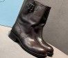 Женские кожаные укороченные сапоги Prada коричневые с пряжкой 2025