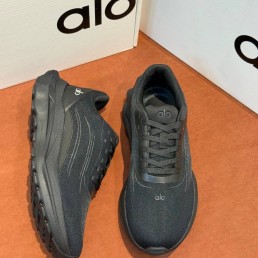 Женские комбинированные кроссовки Alo Yoga Runner черные 2025