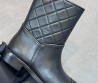 Женские кожаные сапоги Chanel черные с лакированным носком 2025