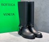Женские кожаные сапоги Bottega Veneta черные с плетением на щиколотке 2025