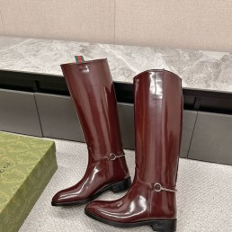 Женские кожаные сапоги Gucci бордовые глянцевые 2025