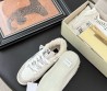 Женские кожаные кроссовки Golden Goose белые с мехом 2025