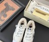 Женские кожаные кроссовки Golden Goose белые с мехом 2025