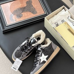 Женские комбинированные кроссовки Golden Goose серые с мехом 2025