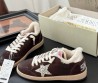 Женские замшевые кроссовки Golden Goose коричневые с мехом 2025