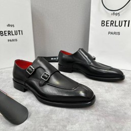 Мужские кожаные туфли Berluti черные с пряжками 2025
