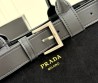 Женская замшевая сумка Prada черная с кожаными элементами 33х23 2025