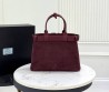 Женская замшевая сумка Prada бордовая с кожаными элементами 33х23 2025