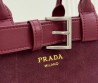 Женская замшевая сумка Prada бордовая с кожаными элементами 33х23 2025
