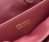 Женская замшевая сумка Prada бордовая с кожаными элементами 33х23 2025