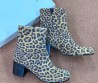 Женские замшевые ботильоны Loewe коричневые под леопарда каблук 6 см 2025