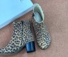 Женские замшевые ботильоны Loewe коричневые под леопарда каблук 6 см 2025