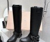 Женские кожаные сапоги Miu Miu черные с пряжками 2025