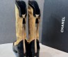 Женские комбинированные сапоги Chanel бежевые с черным каблук 5 см 2025