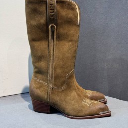 Женские замшевые сапоги казаки Celine коричневые каблук 5 см 2025