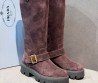 Женские замшевые сапоги Prada коричневые с пряжкой 2025