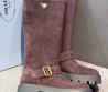 Женские замшевые сапоги Prada коричневые с пряжкой 2025