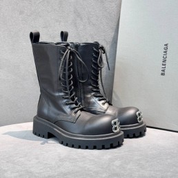 Женские кожаные ботинки Balenciaga черные с металлическим значком на носу 2025