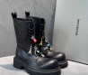 Женские кожаные ботинки Balenciaga черные с брелоками на шнурках 2025