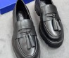 Женские кожаные лоферы Stuart Weitzman черные с кисточками 2025