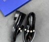 Женские кожаные лоферы Stuart Weitzman черные лакированные с жемчужинами 2025