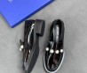 Женские кожаные лоферы Stuart Weitzman черные лакированные с жемчужинами 2025