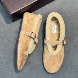 Женские замшевые балетки Alaia бежевые на меху 2025