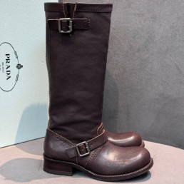 Женские кожаные сапоги Prada коричневые каблук 3,5 см 2025