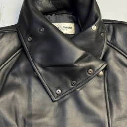 Женская кожаная куртка Saint Laurent черная приталенная 2025