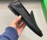 Мужские кожаные лоферы Bottega Veneta черные с эффектом плетения 2025