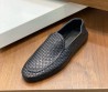 Мужские кожаные лоферы Bottega Veneta черные с эффектом плетения 2025