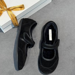 Женские замшевые балетки The Row черные на меху 2025