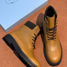 Мужские кожаные ботинки на шнурках Prada коричневые 2025