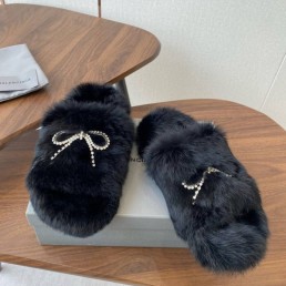 Женские меховые шлепанцы Balenciaga черные с бантом из страз 2025