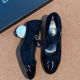 Женские замшевые туфли Chanel черные с круглым каблуком 6 см 2025