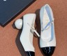 Женские кожаные туфли Chanel  белые с круглым каблуком 6 см 2025