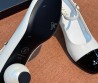 Женские кожаные туфли Chanel  белые с круглым каблуком 6 см 2025