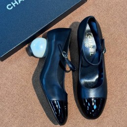 Женские кожаные туфли Chanel черные с круглым каблуком 6 см 2025