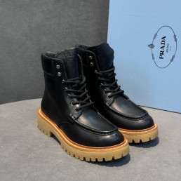 Мужские кожаные ботинки Prada черные со шнурками 2025