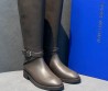 Женские кожаные сапоги Stuart Weitzman серые с ремешком 2025