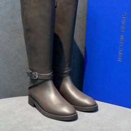 Женские кожаные сапоги Stuart Weitzman серые с ремешком 2025