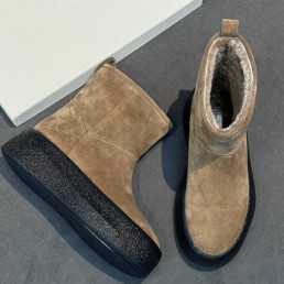 Женские замшевые укороченные сапоги The Row бежевые на платформе 6 см 2025